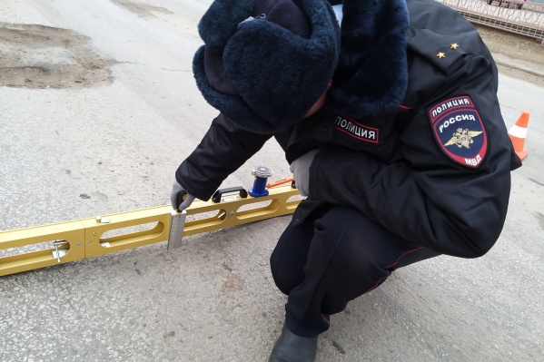 Из-за ям на дорогах автомобилисты томятся в пробках Из-за ям на дорогах автомобилисты томятся в пробках 