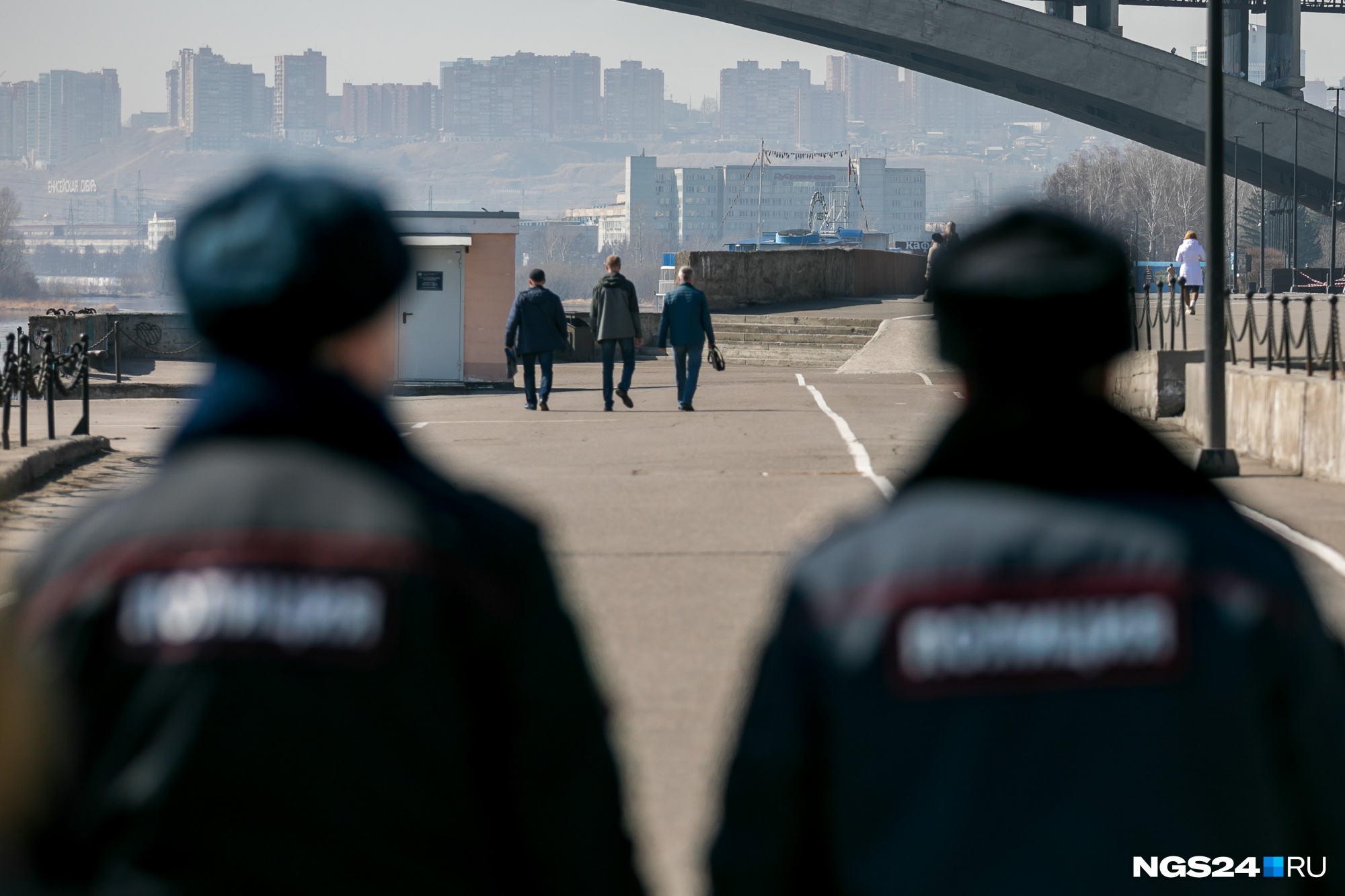 Сибирские полицейские не скрывают, что отработать все вызовы порой невозможно физически