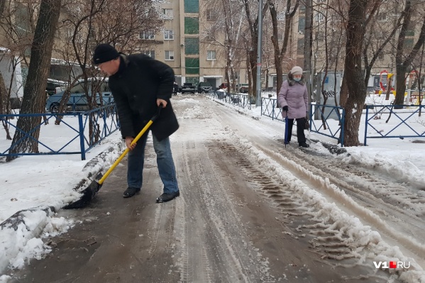 Дворник сегодняшним утром стал самым востребованным человеком в Волгограде Дворник сегодняшним утром стал самым востребованным человеком в Волгограде