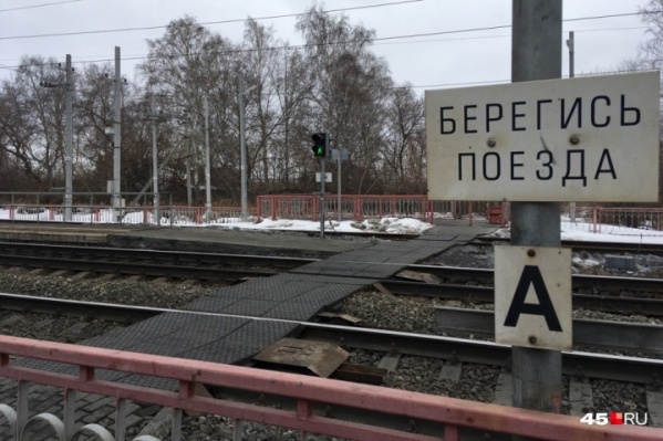 Сбитую поездом женщину спасти не успели Сбитую поездом женщину спасти не успели