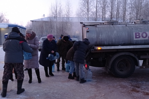 До 14 января жители деревни покупали воду в городе — привозной нельзя было даже вымыть пол До 14 января жители деревни покупали воду в городе — привозной нельзя было даже вымыть пол