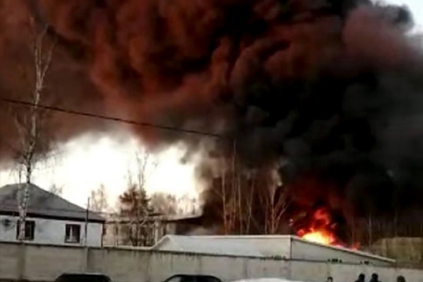 Пожар тушили 42 человека Пожар тушили 42 человека