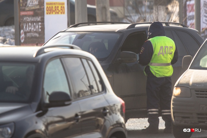 Для контроля припаркованных авто <a href="https://63.ru/text/transport/2020/12/28/69664546/" target="_blank" class="_">хотят нанять инспекторов</a> Для контроля припаркованных авто <a href="https://63.ru/text/transport/2020/12/28/69664546/" target="_blank" class="_">хотят нанять инспекторов</a>