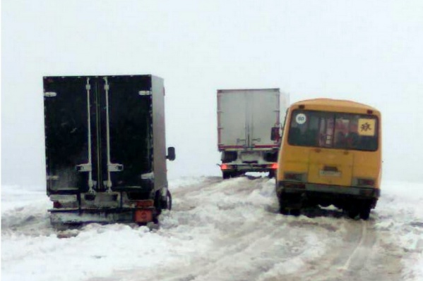 Такие сугробы сегодня намело в Верхнеуральском районе Такие сугробы сегодня намело в Верхнеуральском районе