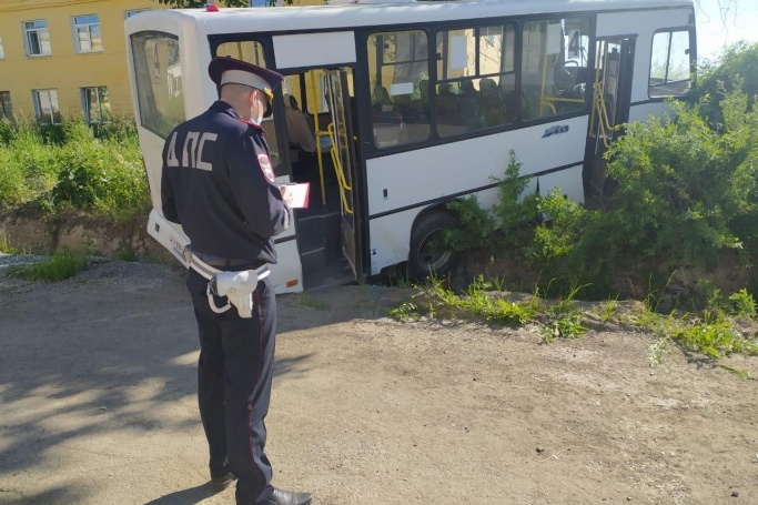 По предварительным данным, у автобуса отказали тормоза По предварительным данным, у автобуса отказали тормоза