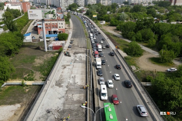 Часть моста перекрыли 15 мая Часть моста перекрыли 15 мая