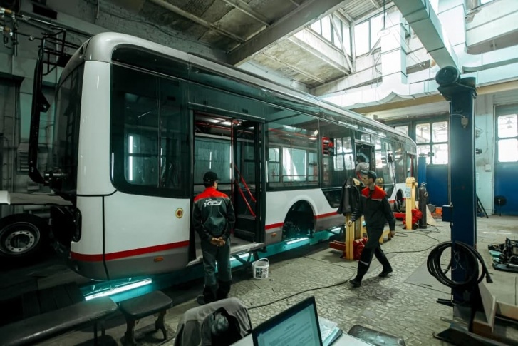 В городе в апреле собрали первый низкопольный троллейбус