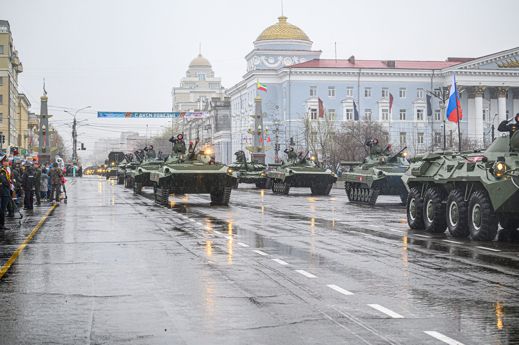 Канал день победы сегодня. Парад Победы 2022 в Чите. Парад военной техники. Парад 9 мая. Парад Победы техника.