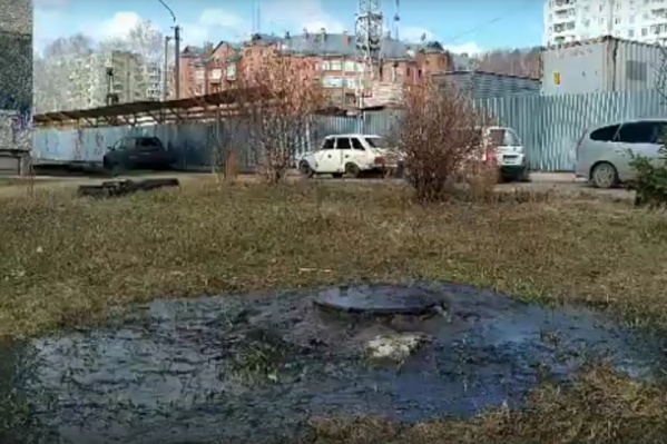 Зловонные лужи в Академгородке Зловонные лужи в Академгородке