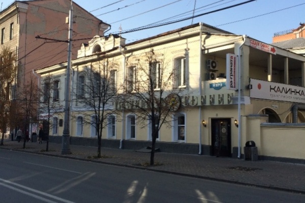 Первый этаж усадьбы купца Полуянова занимает кофейня Traveler's Coffee<br> Первый этаж усадьбы купца Полуянова занимает кофейня Traveler's Coffee<br>