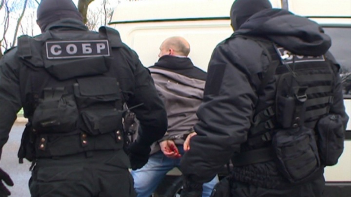 Бойцы СОБРа жестко задержали рэкетиров-вымогателей в бизнес-центре «Метрополь»