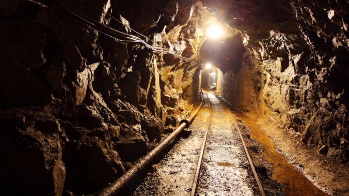Около 200 горняков эвакуировали из задымленной шахты в Кузбассе