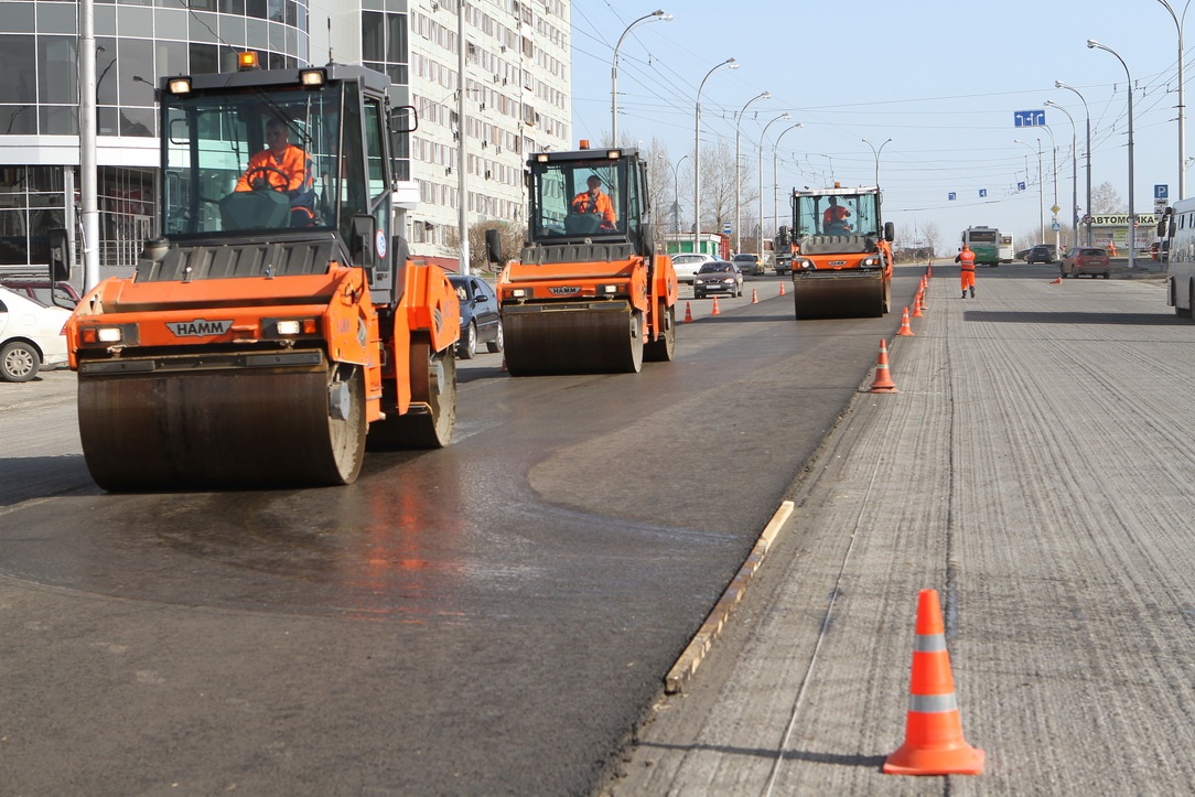 Дорожники уложили 600 тонн нового асфальта на бульваре в Кемерово (фото)