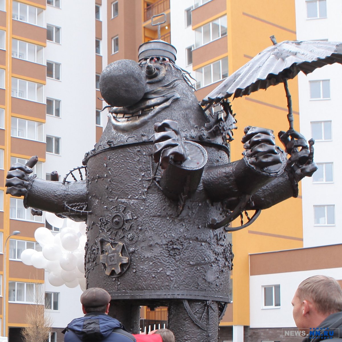 Фигуры нижний новгород. Памятник Громозеке в Нижнем Новгороде. Громозека памятник Нижний Новгород. Статуя Громозеки Нижний Новгород. Громозеке установлен памятник в Нижнем Новгороде.