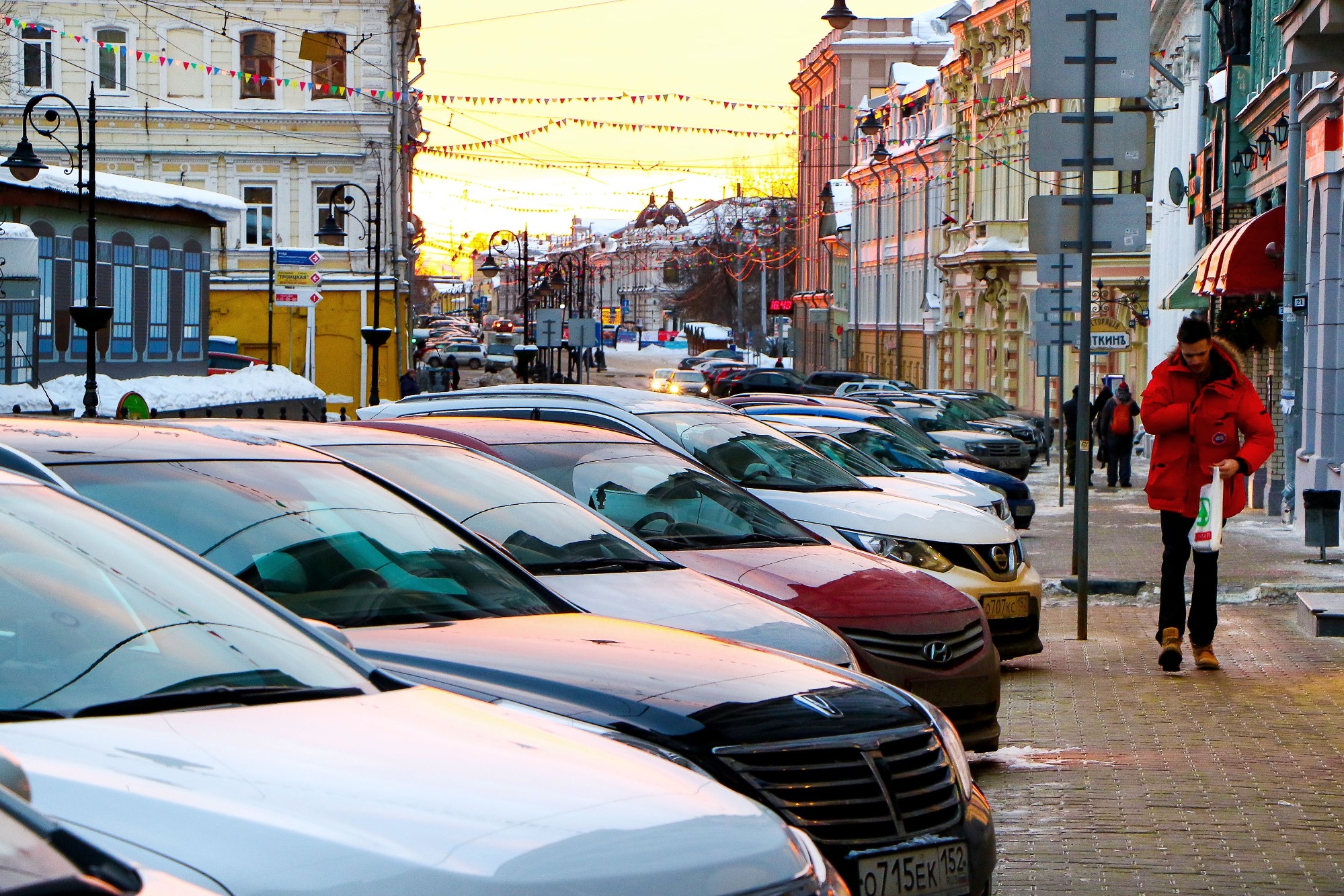 Нарушители платной парковки на Рождественской пока не доступны для штрафов