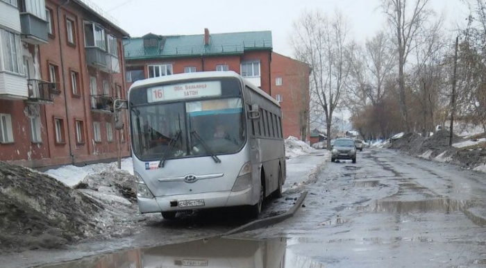 Жители Затона воюют с водителями уже не первый год Жители Затона воюют с водителями уже не первый год