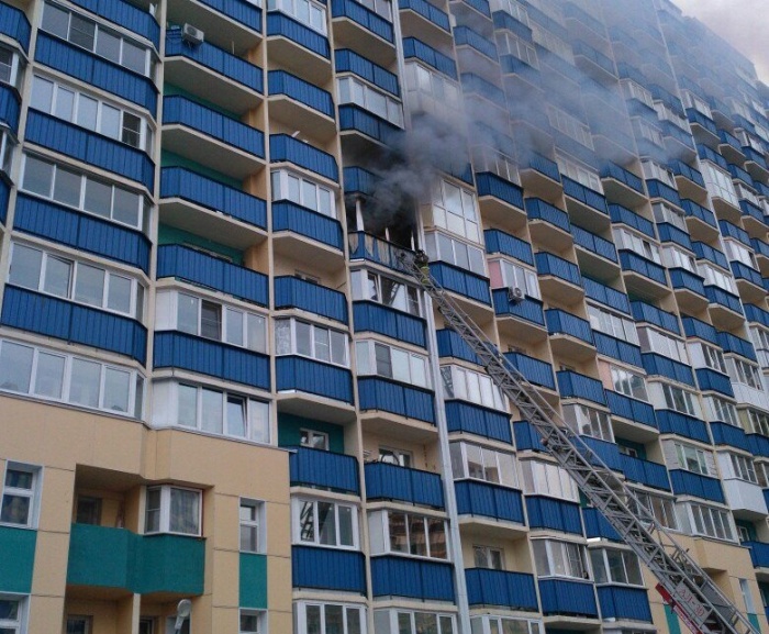 Пожар произошел на 7-м этаже дома на ул. Одоевского, 1/10 Пожар произошел на 7-м этаже дома на ул. Одоевского, 1/10