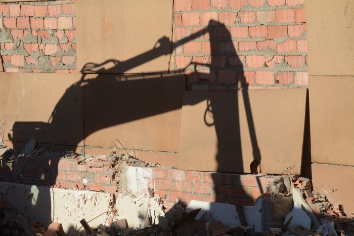 Реновация или обновление жилищного фонда — по мнению экспертов, это вопрос, давно требующий решения. Фонд ветхого и аварийного жилья в РФ по разным подсчетам составляет до 100 млн кв. м Реновация или обновление жилищного фонда — по мнению экспертов, это вопрос, давно требующий решения. Фонд ветхого и аварийного жилья в РФ по разным подсчетам составляет до 100 млн кв. м
