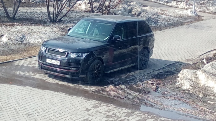 Парковка на аллее Парковка на аллее