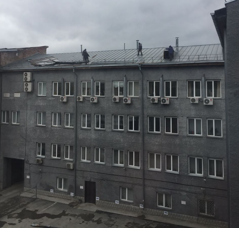 На месте уже работает бригада На месте уже работает бригада