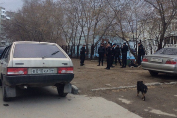 Сотрудников полиции вызвал учитель гимназии <nobr class="_">№ 11</nobr> Сотрудников полиции вызвал учитель гимназии <nobr class="_">№ 11</nobr>