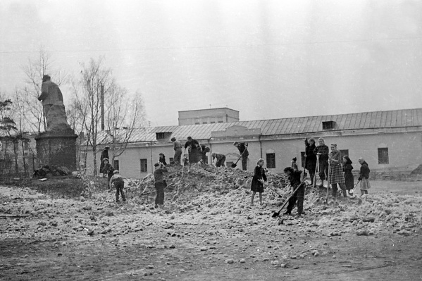 Конец 50-х годов. Центральный парк, школьники Конец 50-х годов. Центральный парк, школьники
