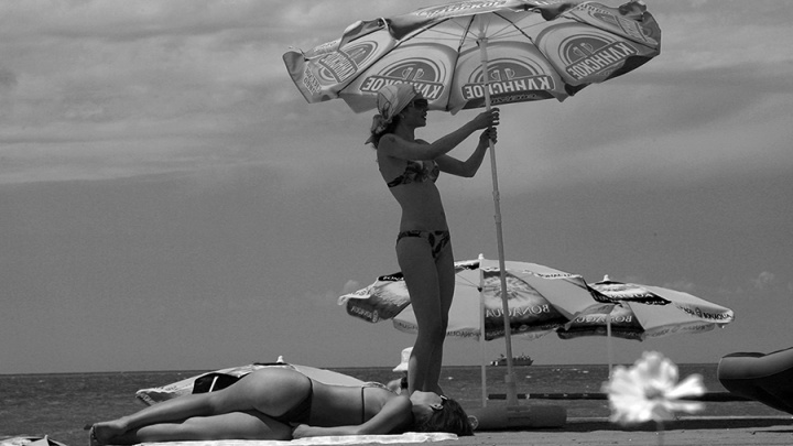 Черно-белый фотопроект «Люди под солнцем» известного фотографа Рамиля Гали представят на выставке