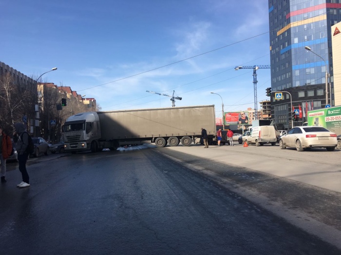 Движение в одну сторону полностью перекрыто Движение в одну сторону полностью перекрыто