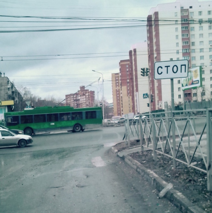 С крупного перекрестка за ночь исчез светофор (фото)