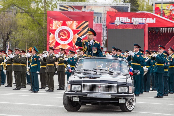 Военный парад на пл. Ленина Военный парад на пл. Ленина