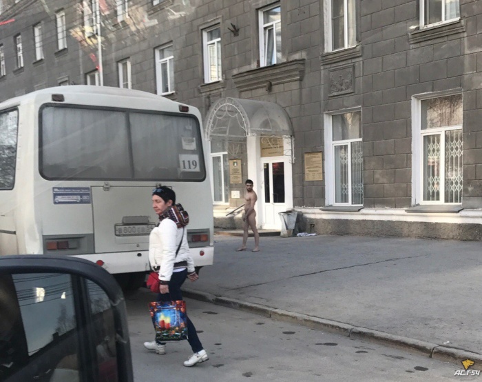 Мужчину передали медицинским работникам Мужчину передали медицинским работникам