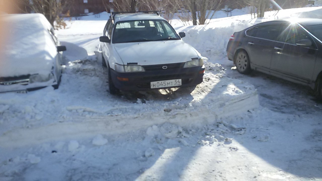 Коммунальщики убрали снег на МЖК Коммунальщики убрали снег на МЖК