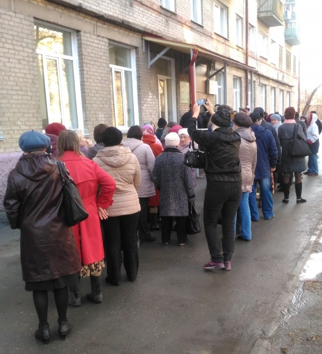 Очередь в поликлинику Очередь в поликлинику