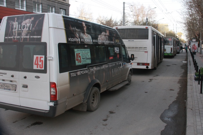 Пробки парализовали движение на левом берегу Пробки парализовали движение на левом берегу