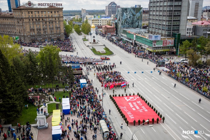 Парад на площади Ленина в Новосибирске в 2016 году Парад на площади Ленина в Новосибирске в 2016 году