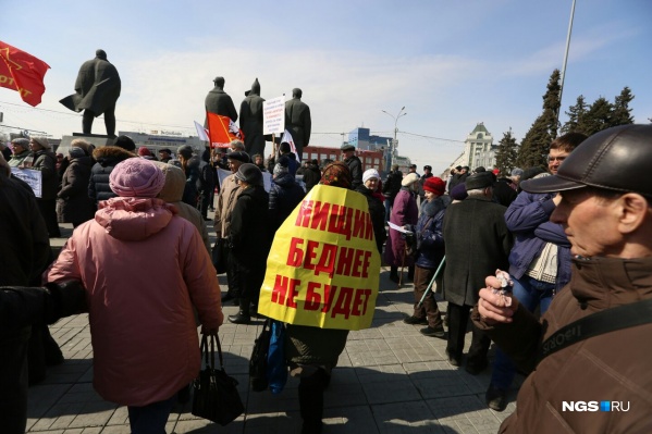 Митинг на пл. Ленина Митинг на пл. Ленина
