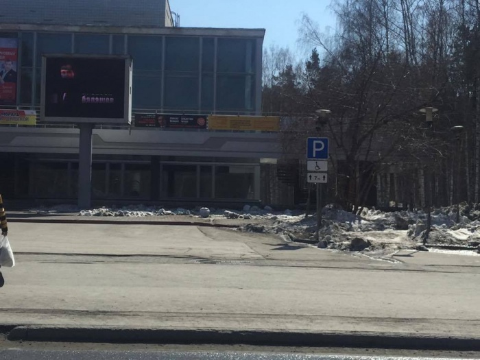 Парковка у Дома ученых Парковка у Дома ученых