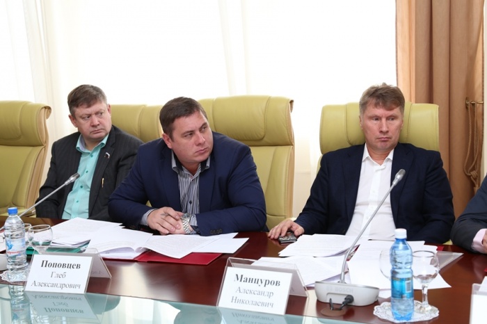 Александр Манцуров задекларировал годовой доход в 81,3 млн руб. Александр Манцуров задекларировал годовой доход в 81,3 млн руб.