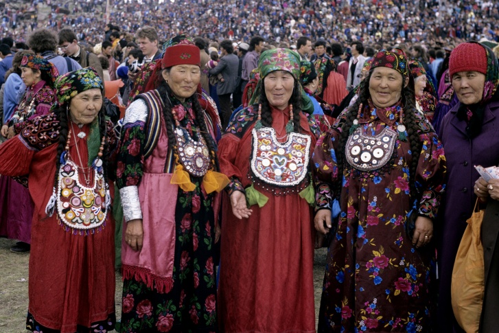 Женщины Хакасии в национальных костюмах