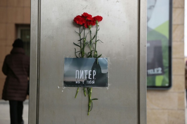 Метро «Красный проспект» Метро «Красный проспект»