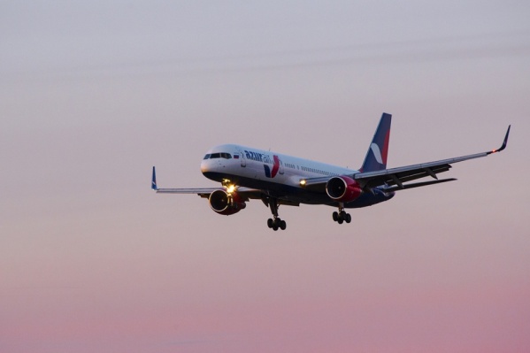 Ночью над Новосибирском кружил Boeing-757 авиакомпании AZUR air<br> Ночью над Новосибирском кружил Boeing-757 авиакомпании AZUR air<br>