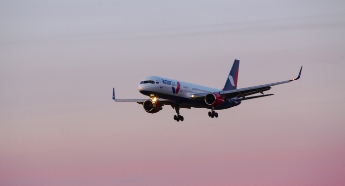 Ночью над Новосибирском кружил Boeing-757 авиакомпании AZUR air Ночью над Новосибирском кружил Boeing-757 авиакомпании AZUR air