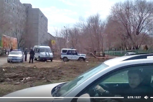 Полицейским пришлось эвакуировать людей из зданий детсада и магазина<br> Полицейским пришлось эвакуировать людей из зданий детсада и магазина<br>