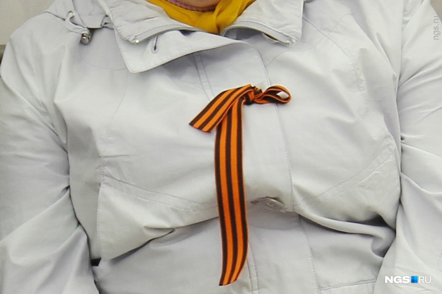 Георгиевская ленточка фото на одежде как завязывать