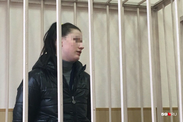 Девушке всего 18 лет Девушке всего 18 лет