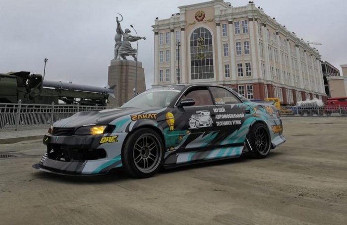 Мы будем кататься на Toyota Mark II Мы будем кататься на Toyota Mark II
