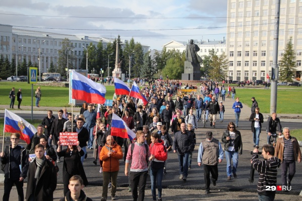 На сегодняшнее шествие пришло около 500–600 человек На сегодняшнее шествие пришло около 500–600 человек