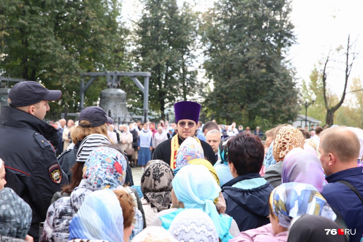 Очередь до Вечного огня: тысячи православных пришли поцеловать руку Спиридона Тримифунтского