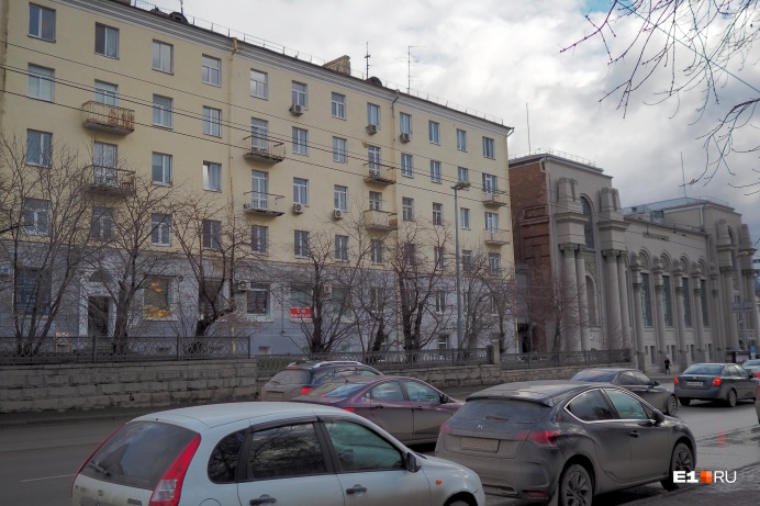 Дом по соседству с филармонией хотят сносить Дом по соседству с филармонией хотят сносить
