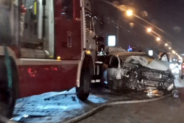 Из-за ночной аварии на Октябрьском мосту пять человек получили серьёзные травмы Из-за ночной аварии на Октябрьском мосту пять человек получили серьёзные травмы